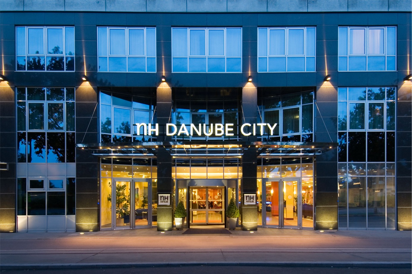 Hotel NH Danube City